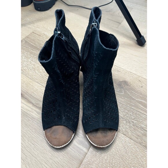 Women's TOMS Black Majorca Perforated Suede Peep Toe Ankle Bootie Block Heel 8.5 - Picture 2 of 7